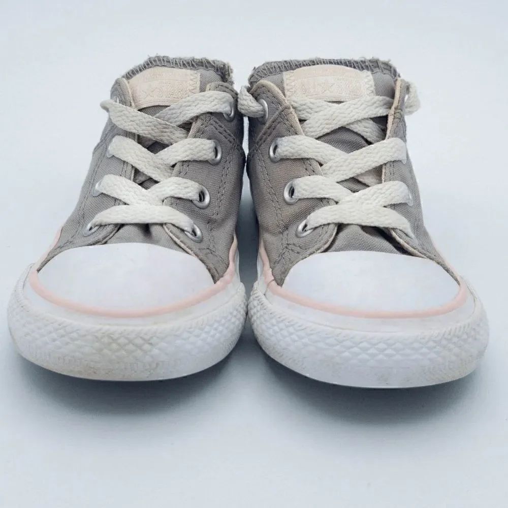 Infant Size 7 Converse All Stars - Picture 2 of 8